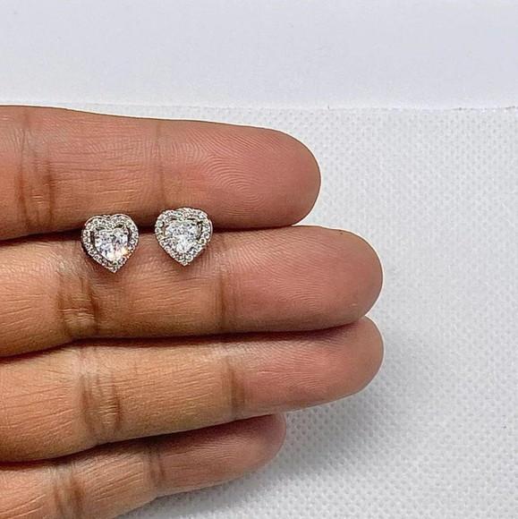Brinco Coração de Zircônia Cravejado no Prata