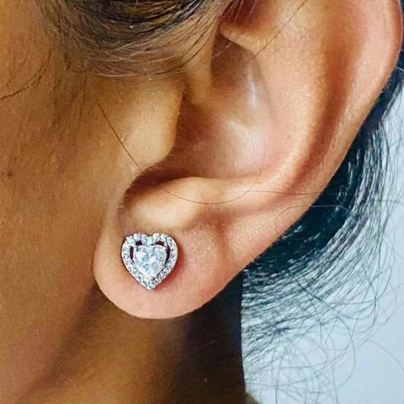 Brinco Coração de Zircônia Cravejado no Prata
