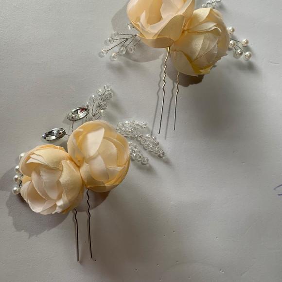 Grampinho Rosas Cristais e Pérolas