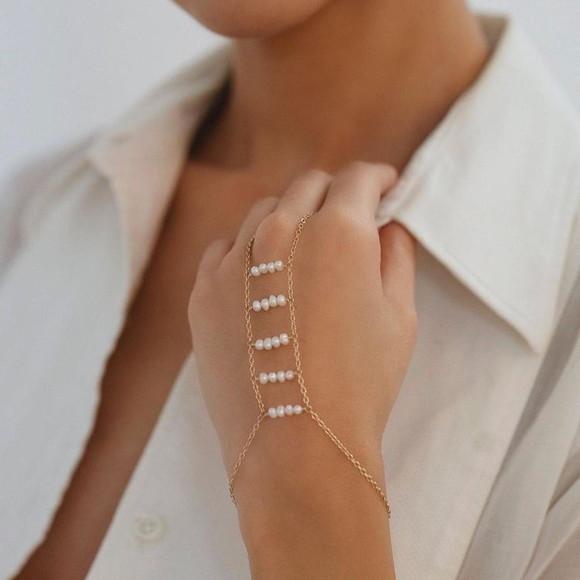 Pulseira de Mão Pérolas