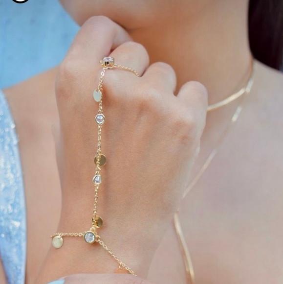 Pulseira de Mão cristais e medalhinhas