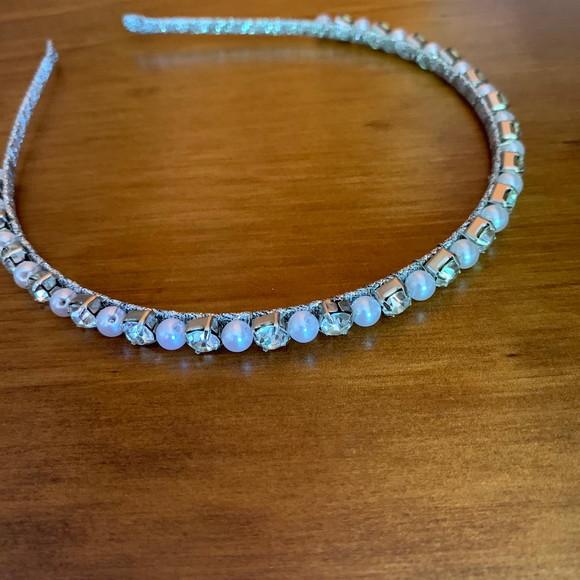 Tiara Pérolas e strass