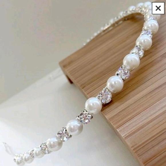 Tiara Pérolas e strass