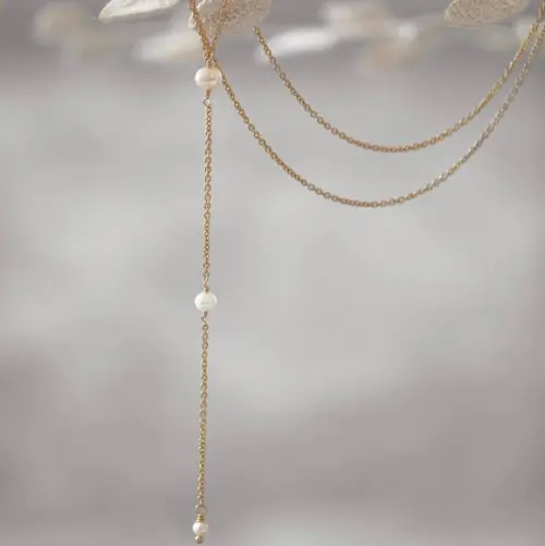Colar Invertido Dourado com Detalhes em Pérolas de Água Doce