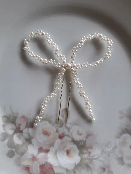 Grampinho laço Cristais e pérolas
