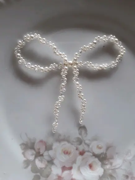 Grampinho laço Cristais e pérolas