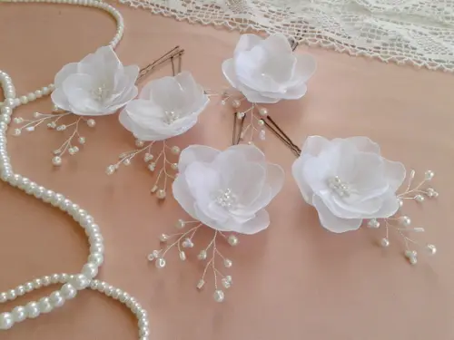 Grampinho laço flores Cristais e pérolas