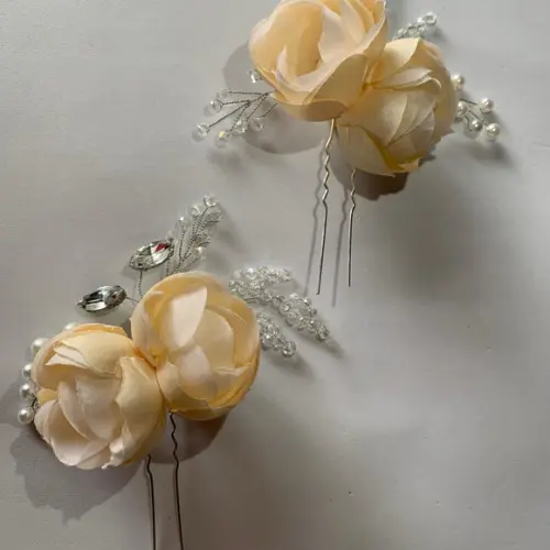 Grampinho Rosas Cristais e Pérolas