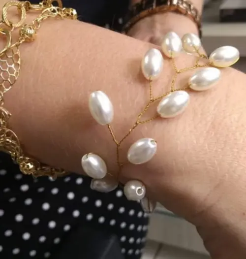 Pulseira tipo corsagê de pérolas