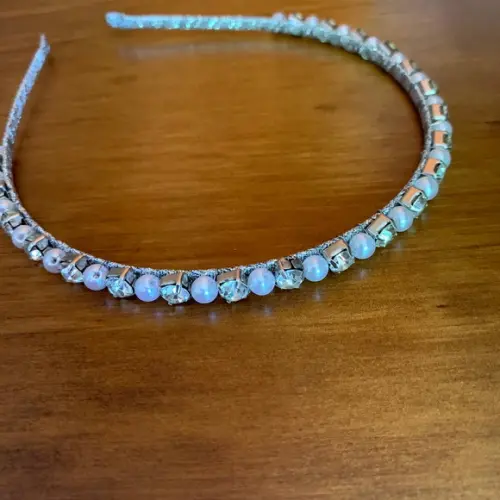 Tiara Pérolas e strass