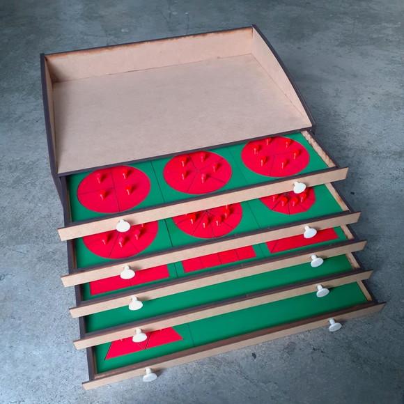 Gabinete de Frações Montessori
