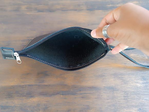 Bolsinha Necessaire Personalizada de Couro de Mão com Alça