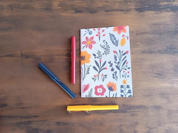 Caderno A5 Pontilhado Floral 2 Brochurinha
