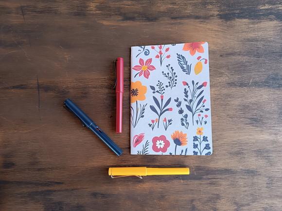 Caderno A5 Pontilhado Floral 2 Brochurinha