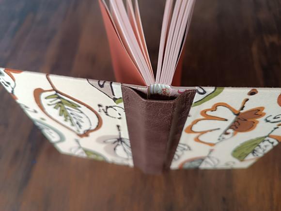 Caderno A6 Folhas de Outono de Tecido e Couro