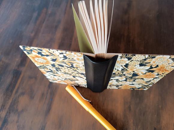 Caderno A6 Floral Dourado de Tecido e Couro