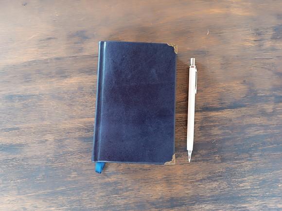 Caderno A6 Pontilhaddo Capa Dura de Couro Azul