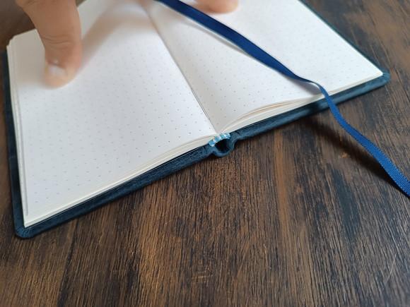 Caderno A6 Pontilhaddo Capa Dura de Couro Azul
