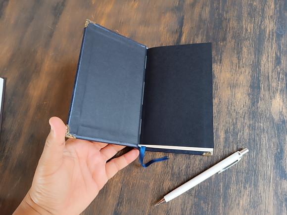 Caderno A6 Pontilhaddo Capa Dura de Couro Azul