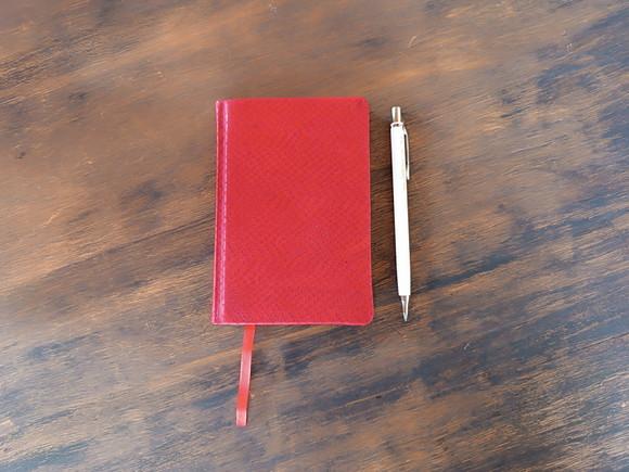 Caderno A6 Vermelho Capa Dura de Couro Estampa Cobra