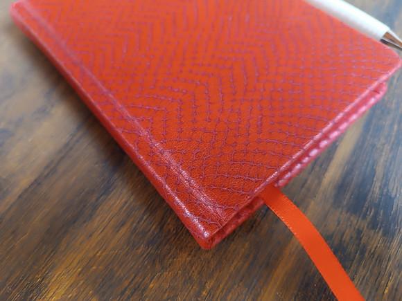Caderno A6 Vermelho Capa Dura de Couro Estampa Cobra