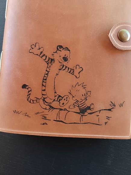 Caderno de Couro Calvin e Haroldo