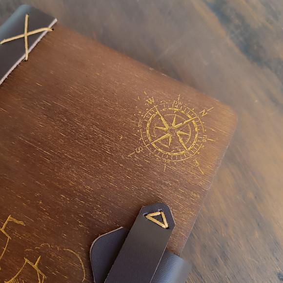Caderno de Couro e Madeira Estampado