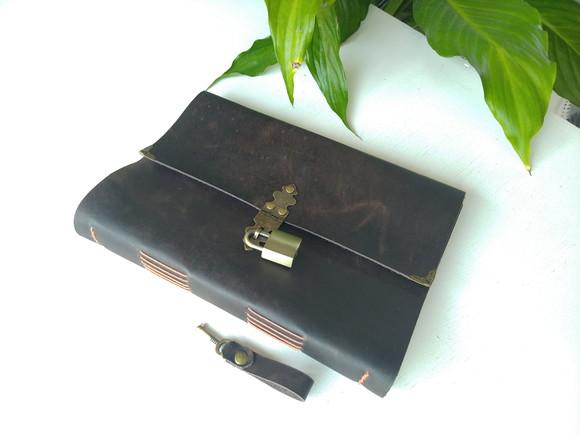 Caderno de Couro Marrom com Cadeado