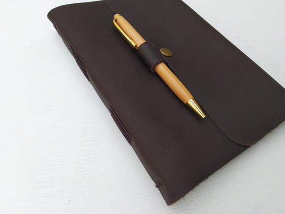 Caderno de Couro Marrom Café com Botão de Pressão
