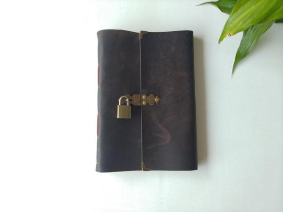 Caderno de Couro Marrom com Cadeado
