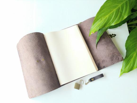Caderno de Couro Marrom com Cadeado