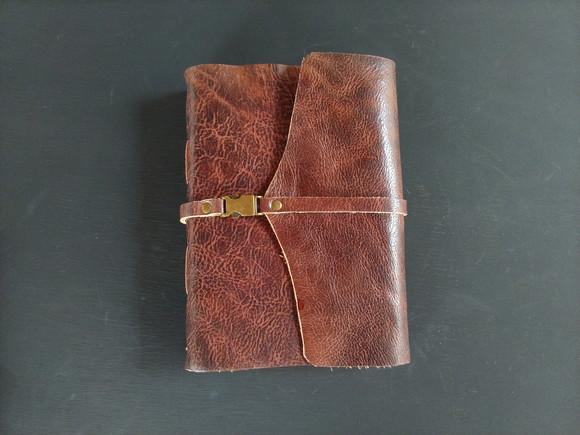 Caderno Marrom Artesanal Diário de Couro com Fecho