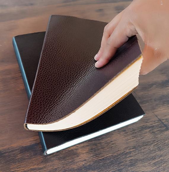 Caderno Marrom Bolinhas Brochura A5 de Couro Flexível