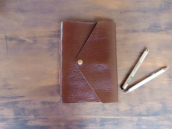 Caderno Marrom de Couro Diário Envelope