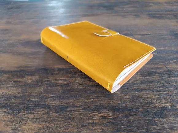 Capa de Couro Amarelo Tipo Midori