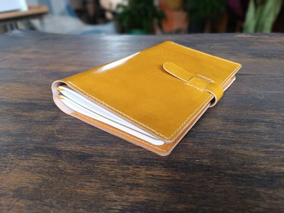 Capa de Couro Amarelo Tipo Midori