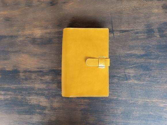 Capa de Couro Amarelo Tipo Midori