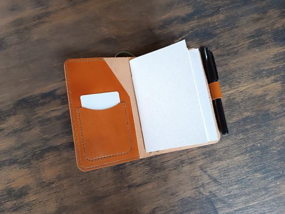 Capa de Couro e Caderneta Caramelo Porta Caneta Tipo Midori