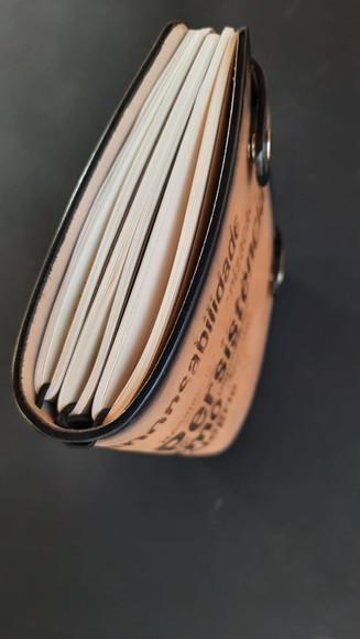 Capa de Couro Legitimo para Caderno Planner Frases