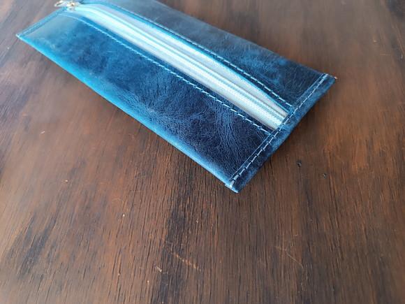Estojo Azul de Couro com Zíper para Lápis e Canetas