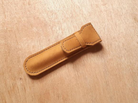 Estojo de Couro Nobuck para 1 Caneta - de Bolso