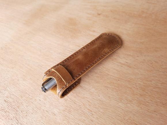 Porta Caneta de Couro de Bolso Caramelo