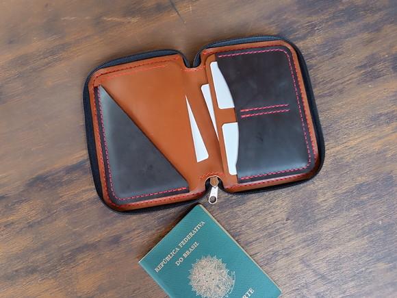 Porta Passaporte de Couro Ferrugem com Zíper