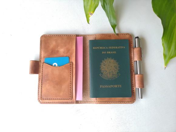 Porta Passaporte de Couro Marrom Claro