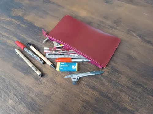 Bolsinha Necessaire de Couro Marsala