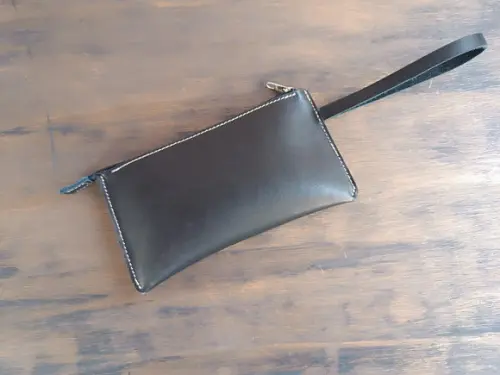 Bolsinha Necessaire Personalizada de Couro de Mão com Alça