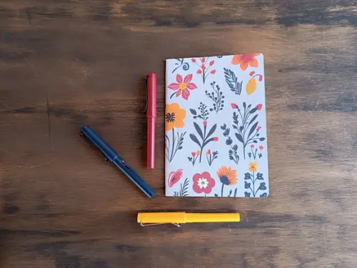 Caderno A5 Pontilhado Floral 2 Brochurinha