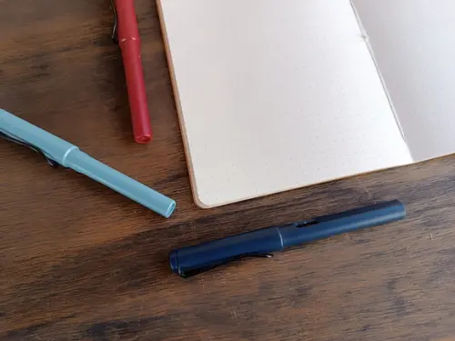 Caderno A5 Pontilhado Floral Brochurinha