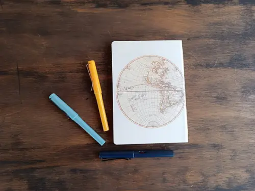 Caderno A5 Pontilhado Mapa Mundi