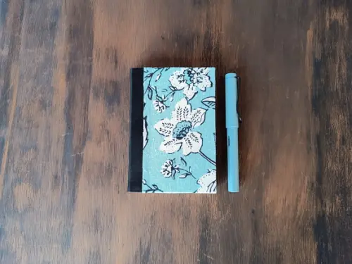 Caderno A6 Floral Azul de Tecido e Couro
